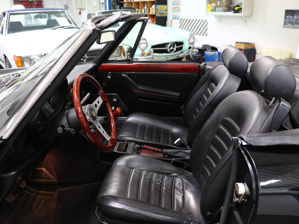 Bild 19/32 von Alfa Romeo 2.0 Spider (1989)