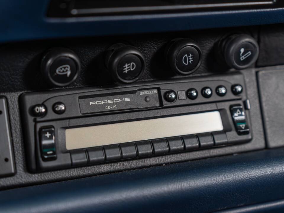 Image 15/25 of Porsche 911 Carrera (1997)