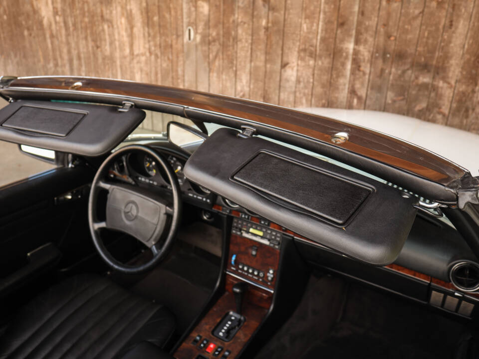 Image 73/85 of Mercedes-Benz 560 SL (1986)