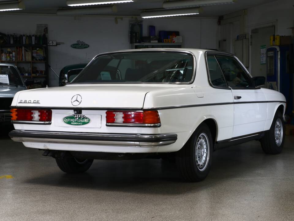 Image 4/25 of Mercedes-Benz 280 CE (1977)