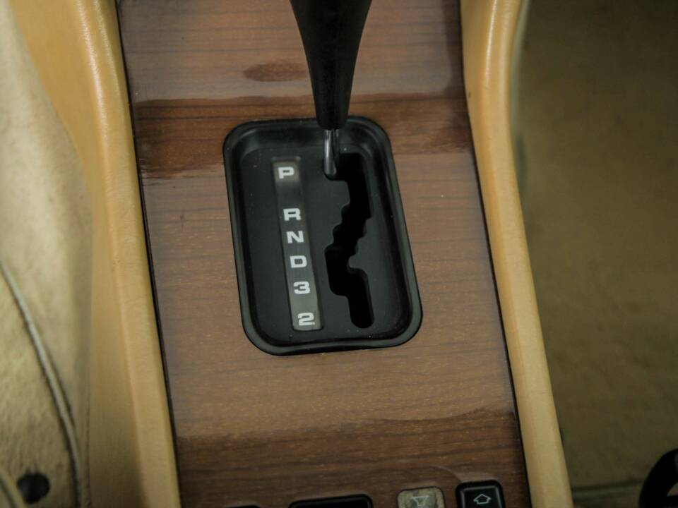 Image 28/50 of Mercedes-Benz 300 TD (1986)