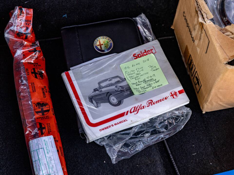 Afbeelding 33/50 van Alfa Romeo 2.0 Spider (1989)