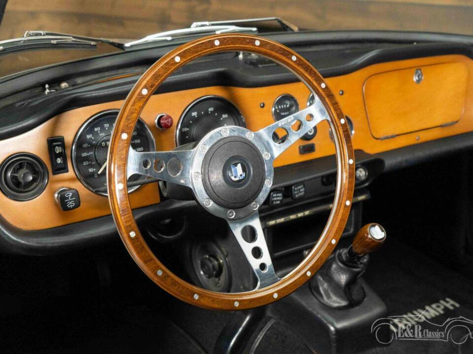 Image 12/19 de Triumph TR 6 (1971)