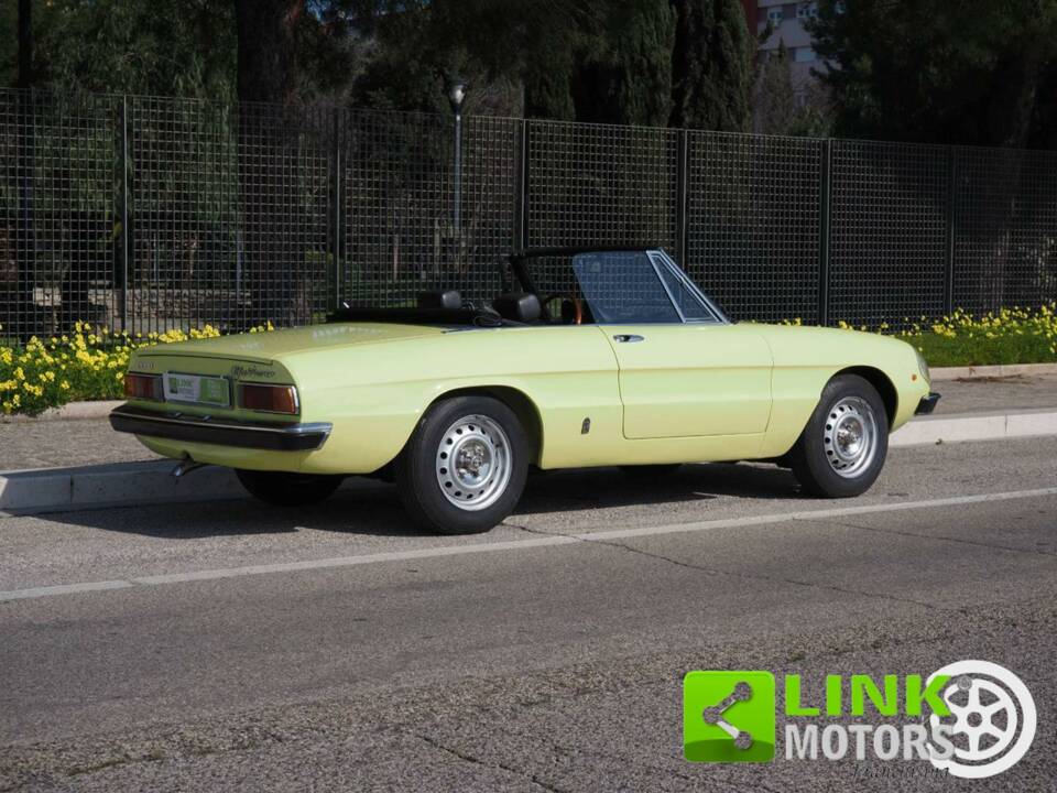 Image 2/10 of Alfa Romeo 2000 Spider Veloce (1975)