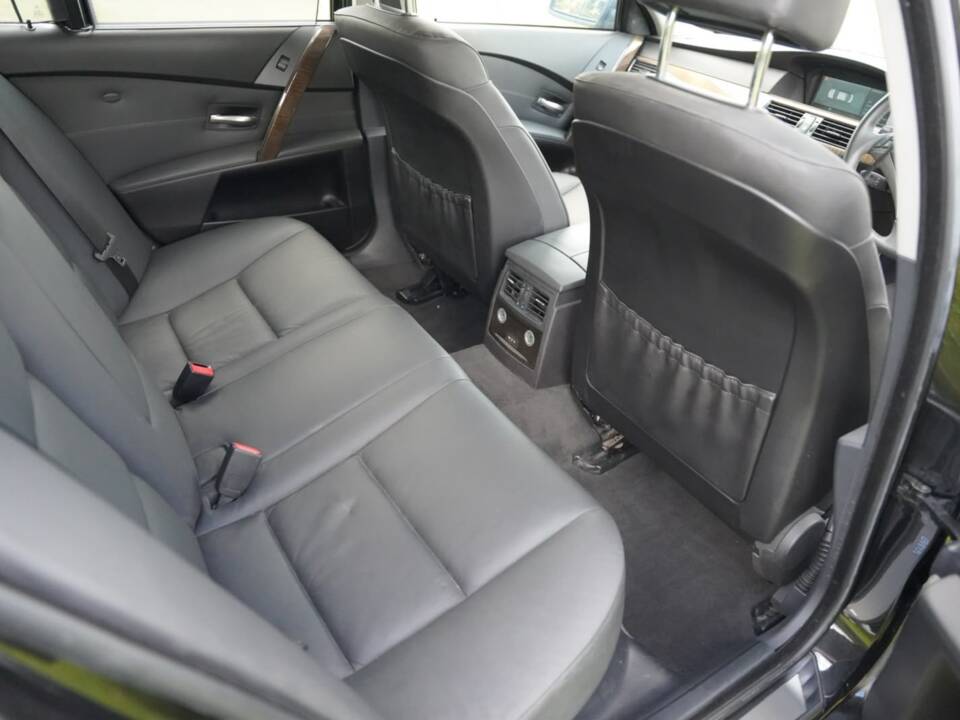 Bild 47/48 von BMW 550i (2006)