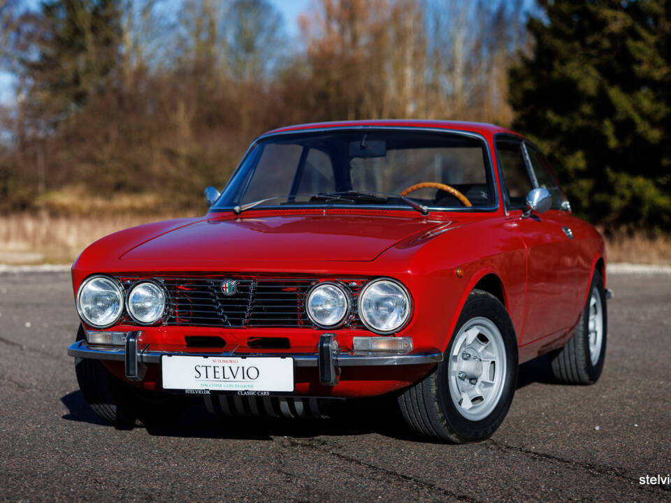 Image 1/43 of Alfa Romeo 2000 GT Veloce (1972)