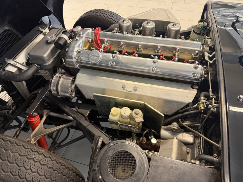 Bild 18/18 von Jaguar E-Type 4.2 (1966)