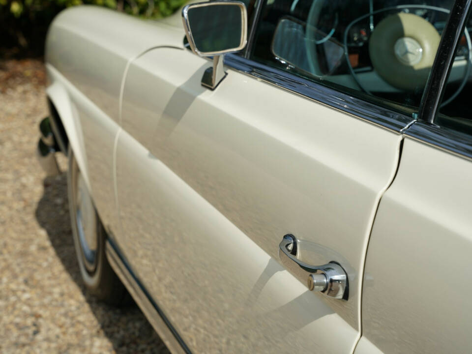 Image 14/50 of Mercedes-Benz 280 SE (1968)