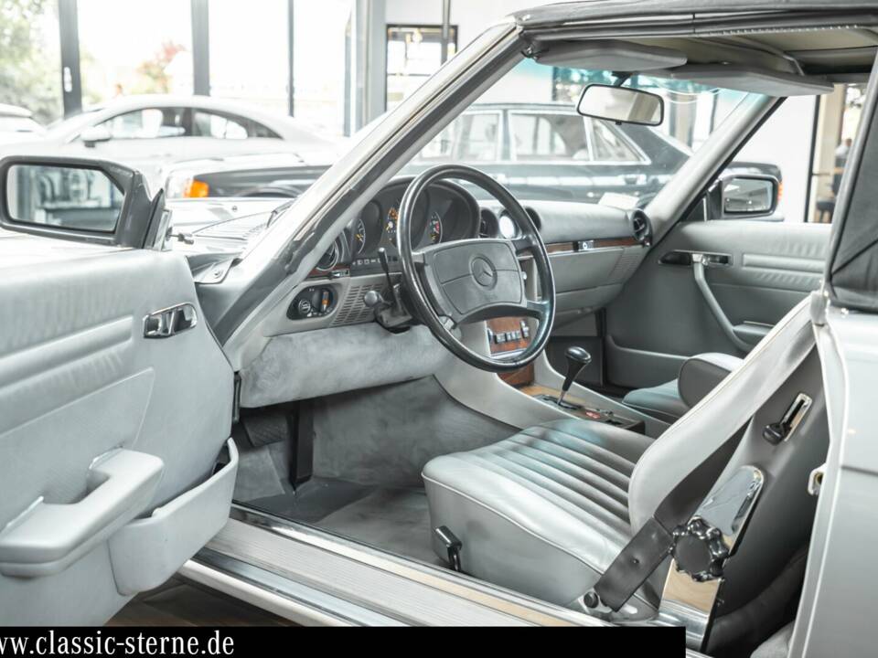 Image 12/15 of Mercedes-Benz 560 SL (1988)