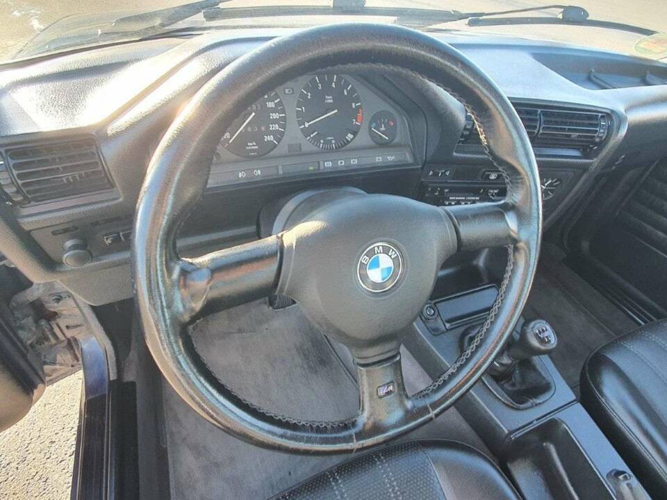 Image 10/20 de BMW 320i (1990)