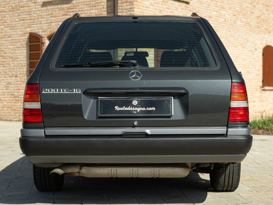 Image 8/50 of Mercedes-Benz 200 TE (1993)