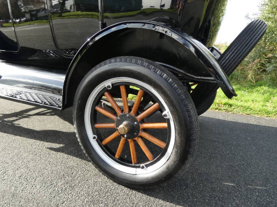 Image 22/41 of Ford Model T Touring (1925)