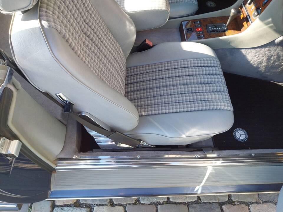 Image 30/43 of Mercedes-Benz 300 SL (1989)
