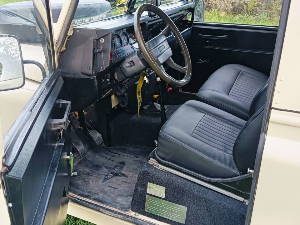 Image 6/23 of Land Rover 110 (1990)