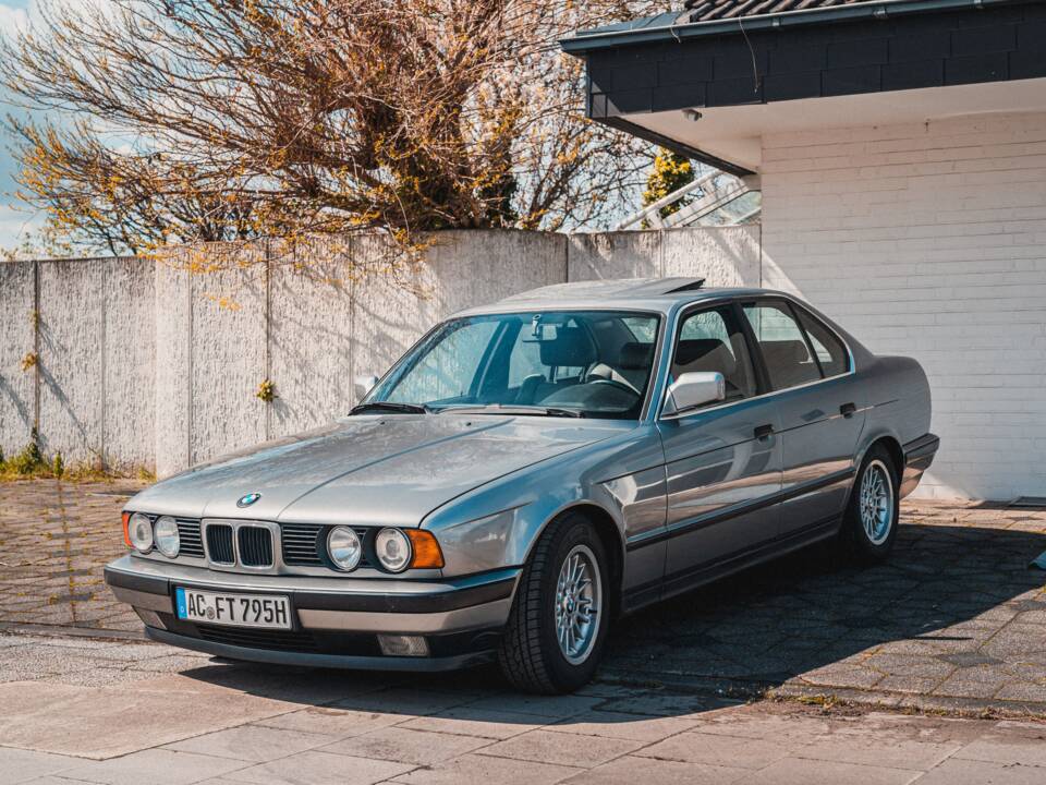 Bild 1/20 von BMW 530i (1988)