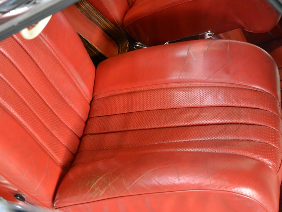 Image 21/61 de Mercedes-Benz 250 SE (1966)