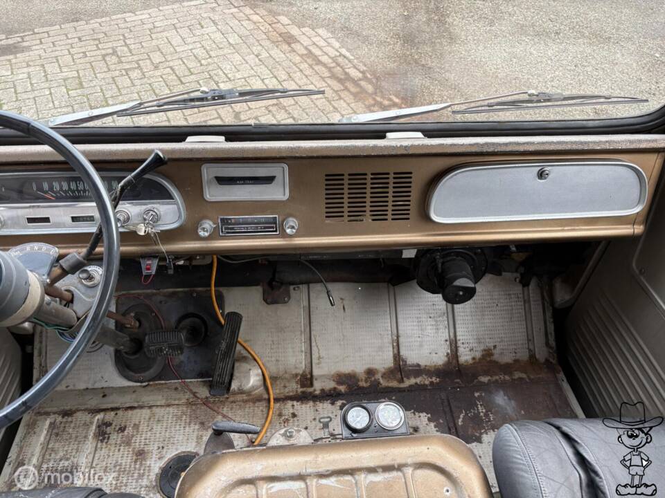 Image 17/50 of Chevrolet G-10 Van (1965)