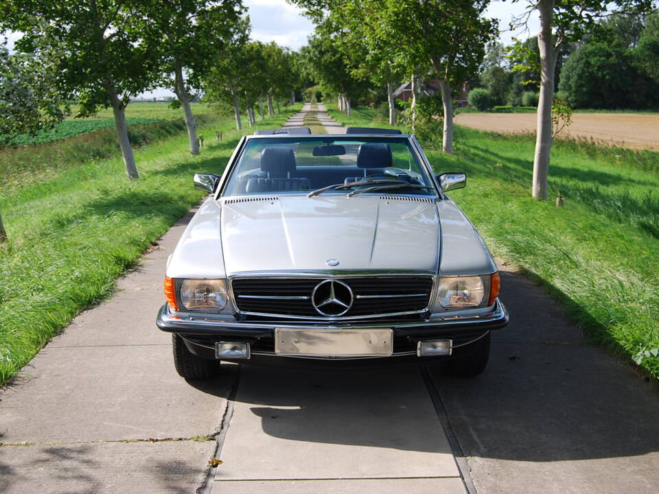 Image 20/96 de Mercedes-Benz 280 SL (1982)