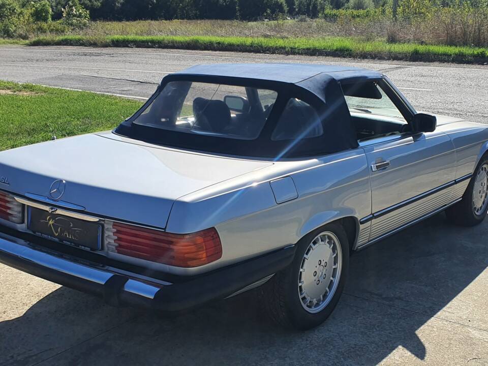 Afbeelding 14/34 van Mercedes-Benz 560 SL (1987)