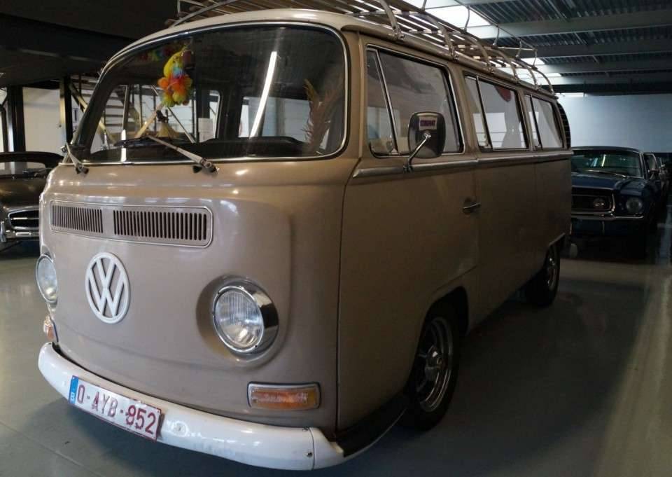 Image 31/43 of Volkswagen T2a minibus (1969)