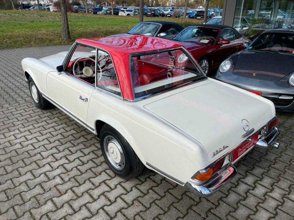 Image 4/25 of Mercedes-Benz 280 SE (1967)