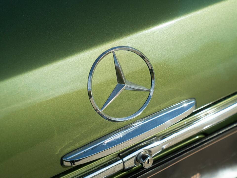Obraz 25/50 pojazdu Mercedes-Benz 220 SE b (1964)