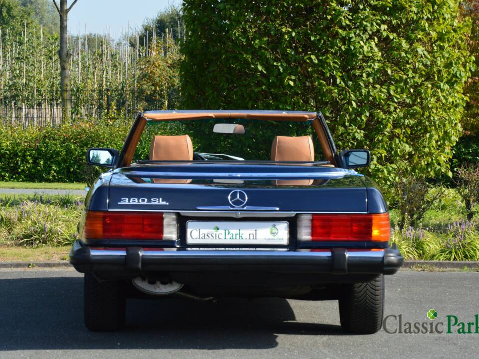 Image 16/50 de Mercedes-Benz 380 SL (1982)