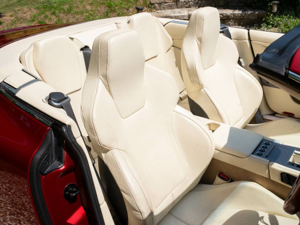 Image 50/50 of Aston Martin DB 9 Volante (2006)