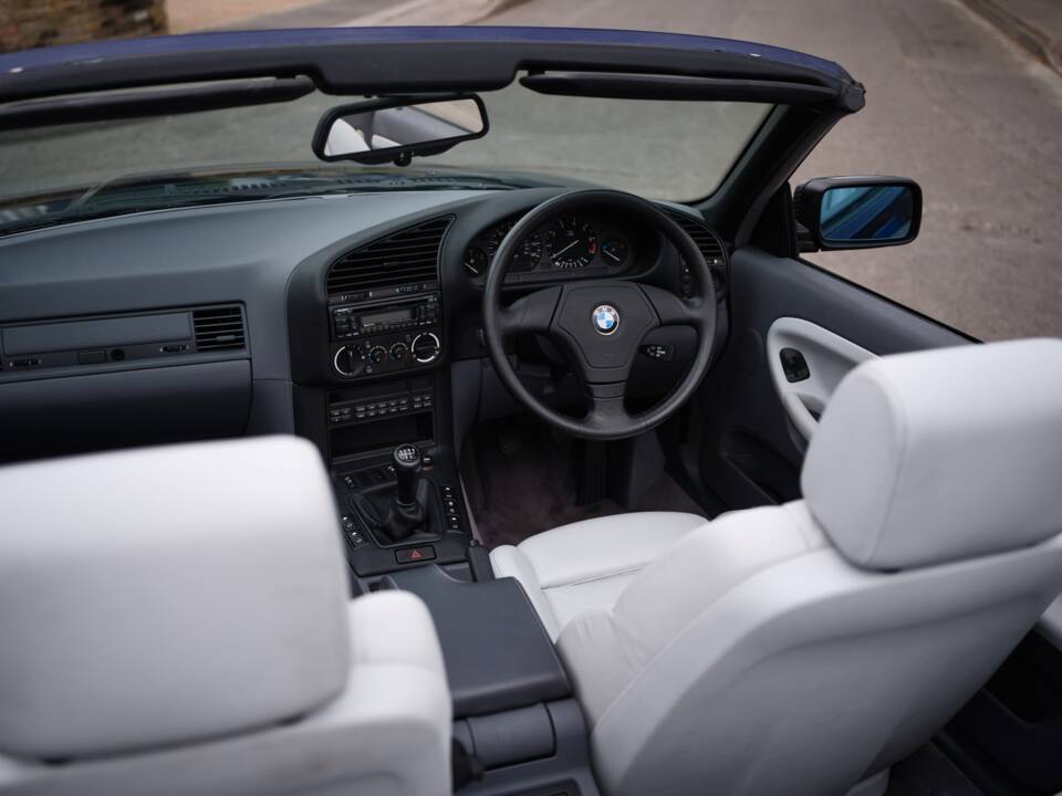 Image 31/50 de BMW 328i (1995)