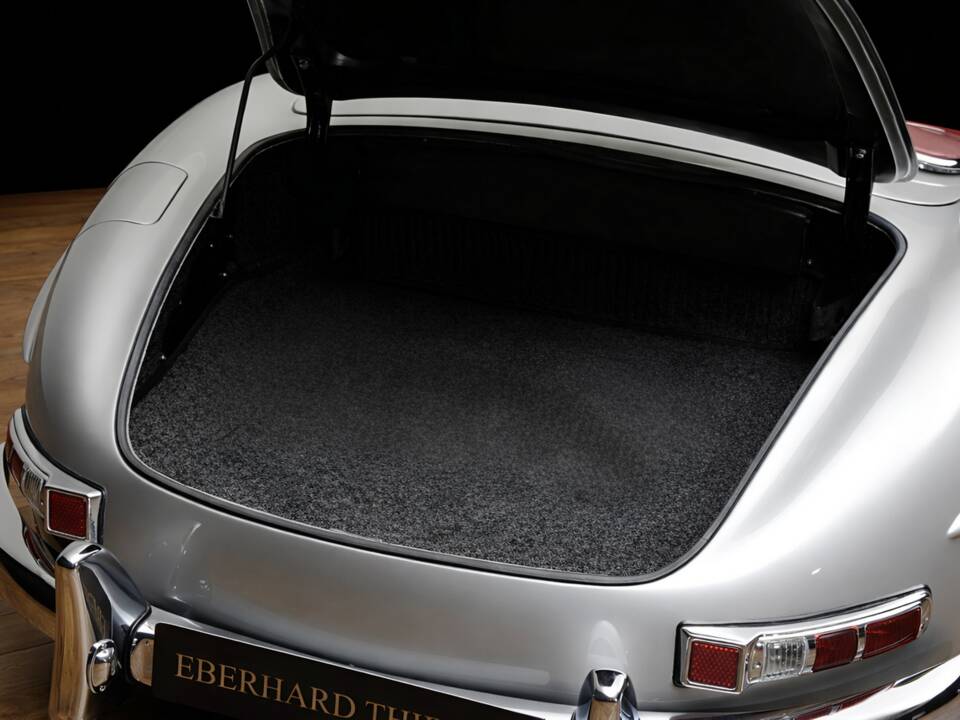 Image 22/26 of Mercedes-Benz 300 SL Roadster (1959)