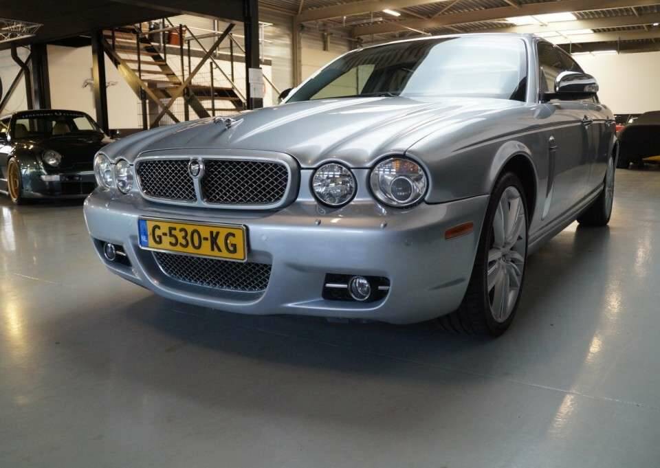 Image 37/50 of Jaguar XJ 8 4.2 (2007)