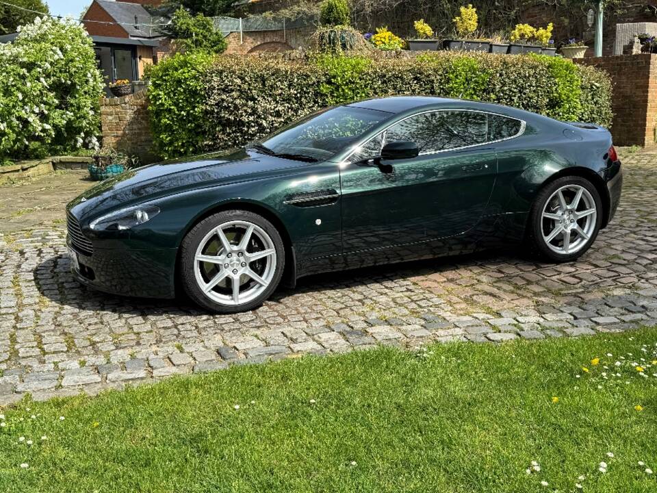 Immagine 6/28 di Aston Martin V8 Vantage (2007)