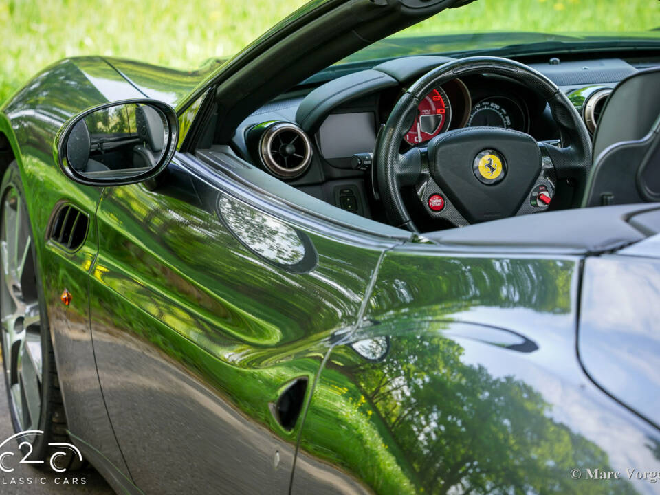 Image 55/85 de Ferrari California (2010)