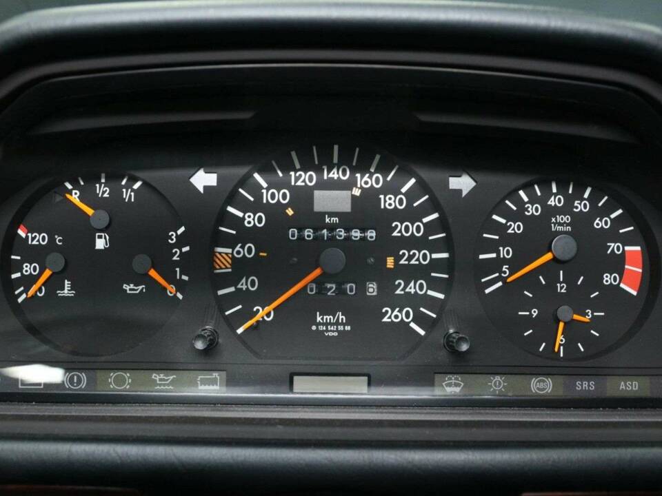 Bild 15/50 von Mercedes-Benz 300 E-24 (1992)