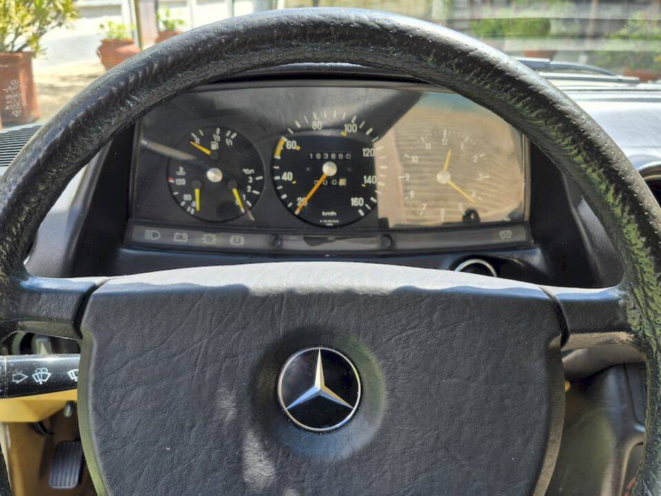 Image 35/71 of Mercedes-Benz 240 D (1980)