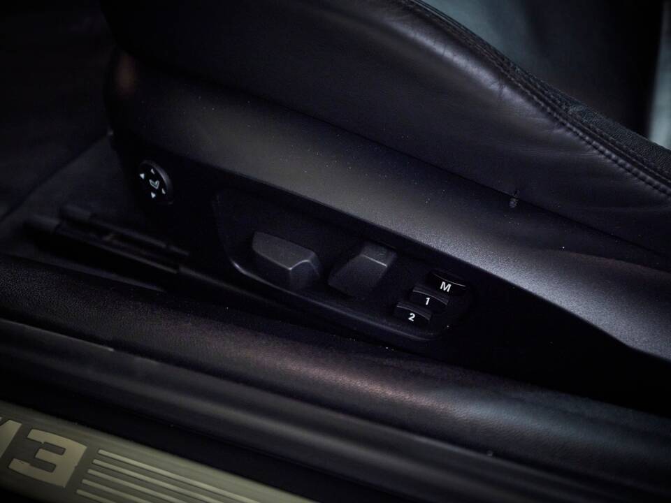 Image 57/100 of BMW M3 (2006)