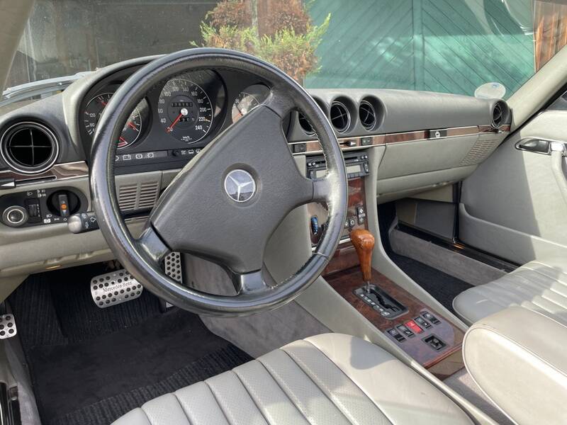 Image 11/52 de Mercedes-Benz 500 SL (1985)