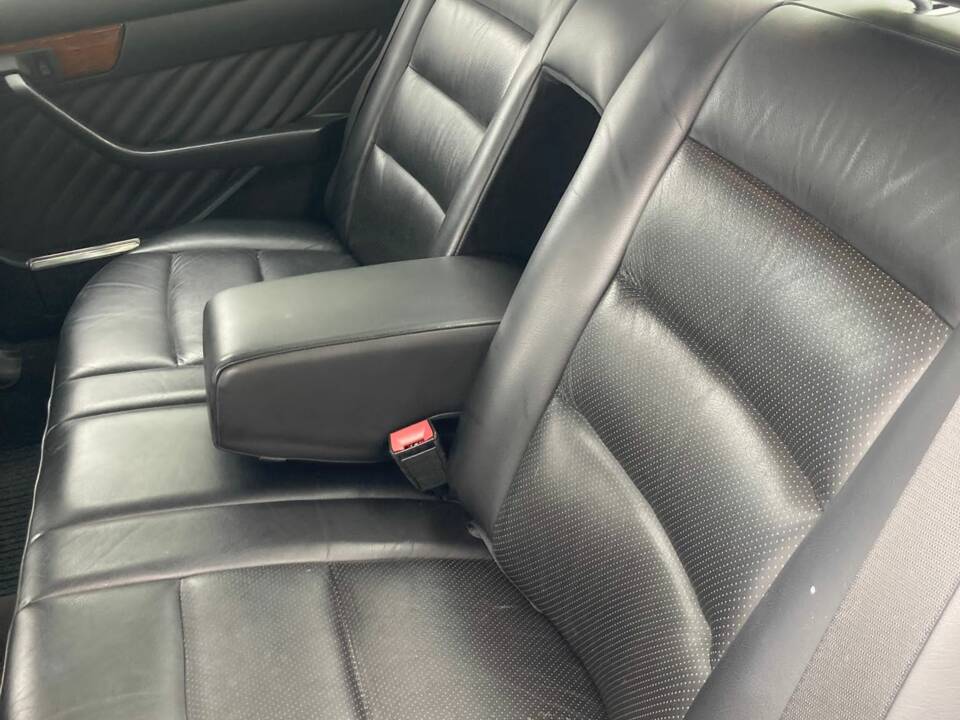 Immagine 14/29 di Mercedes-Benz 300 SE (1990)