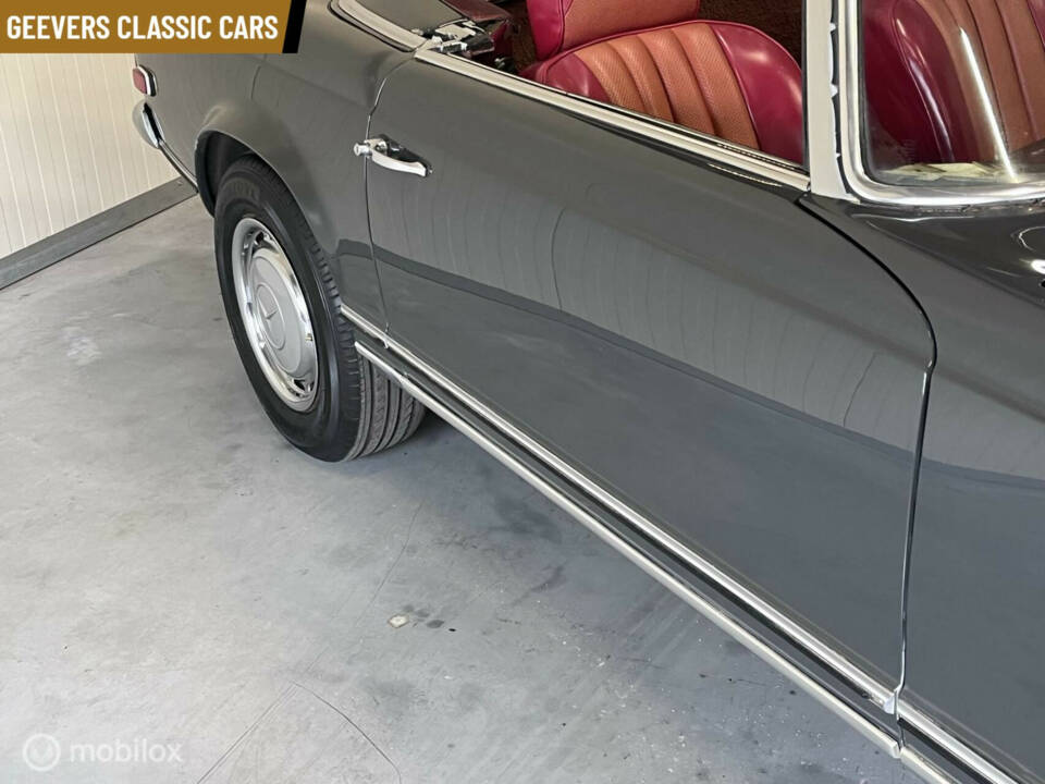 Image 21/40 de Mercedes-Benz 280 SL (1970)