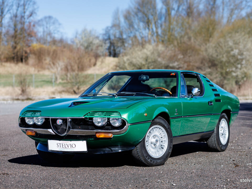 Image 3/49 de Alfa Romeo Montreal (1974)