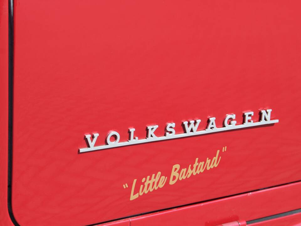 Image 18/22 of Volkswagen T2a minibus L (1970)