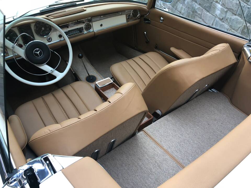 Image 15/43 of Mercedes-Benz 230 SL (1967)