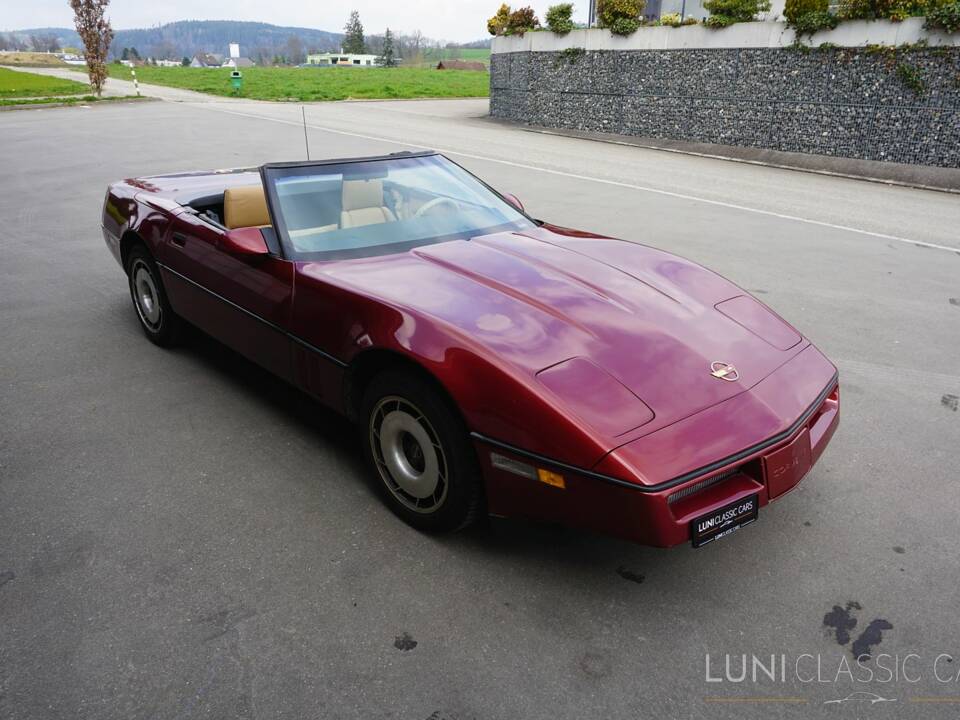 Afbeelding 11/45 van Chevrolet Corvette Convertible (1988)