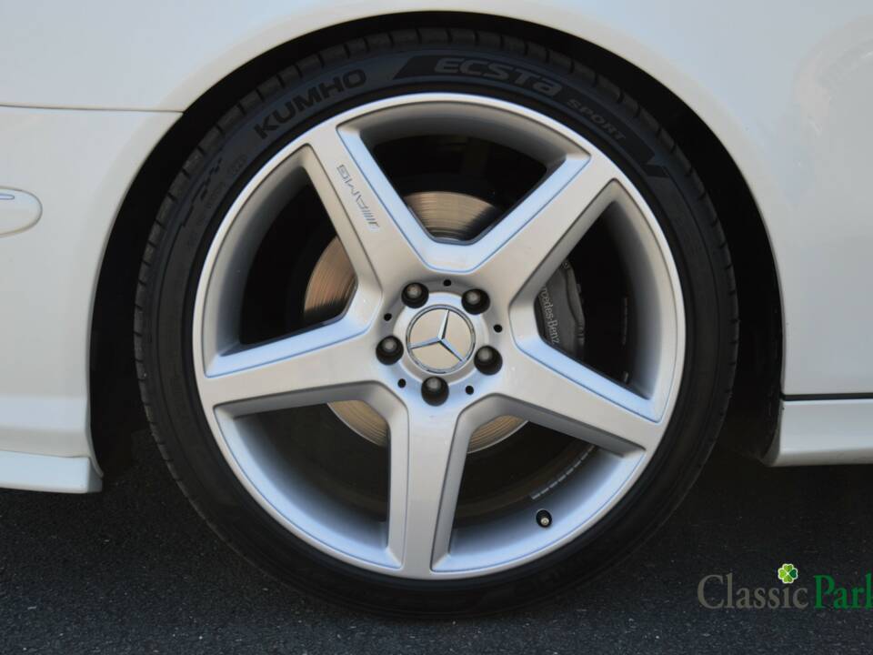 Image 14/50 of Mercedes-Benz E 500 T (2004)