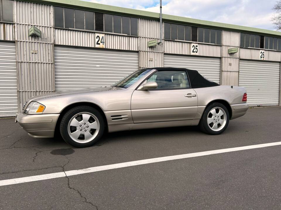 Image 13/25 of Mercedes-Benz SL 500 (1999)