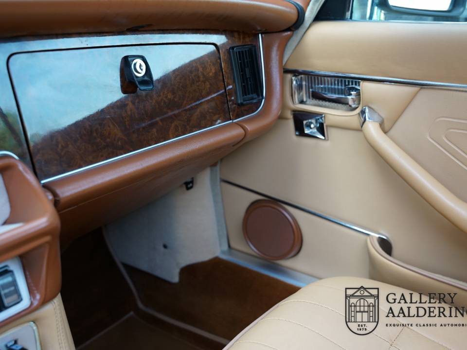 Image 44/50 of Jaguar XJ 6 L 4.2 (1975)