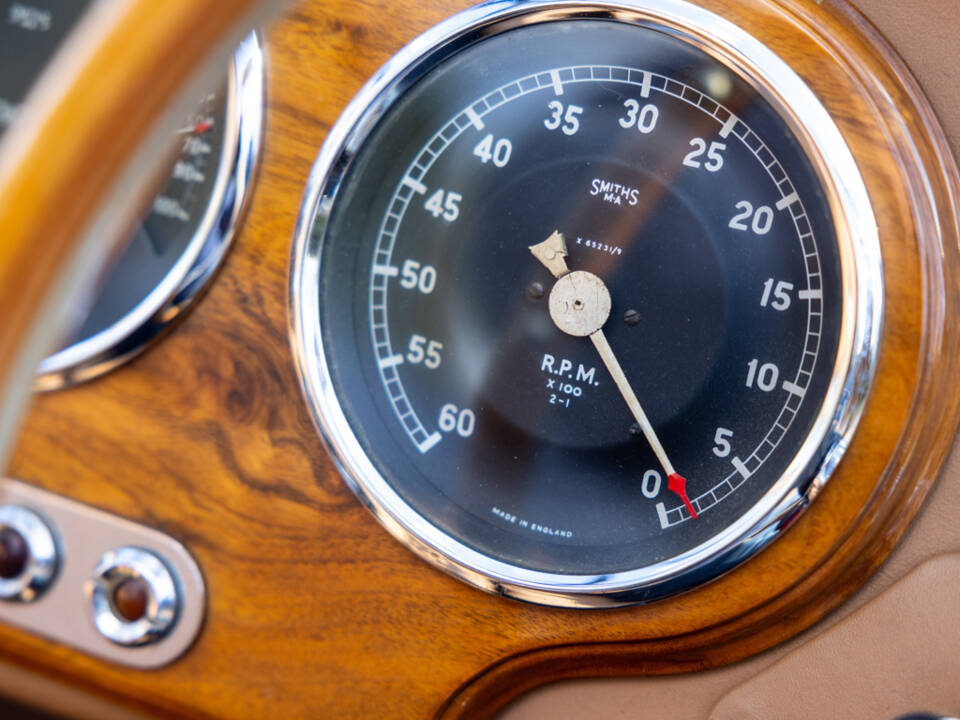 Image 15/50 of Aston Martin DB 2&#x2F;4 Mk I Vantage Convertible (1953)