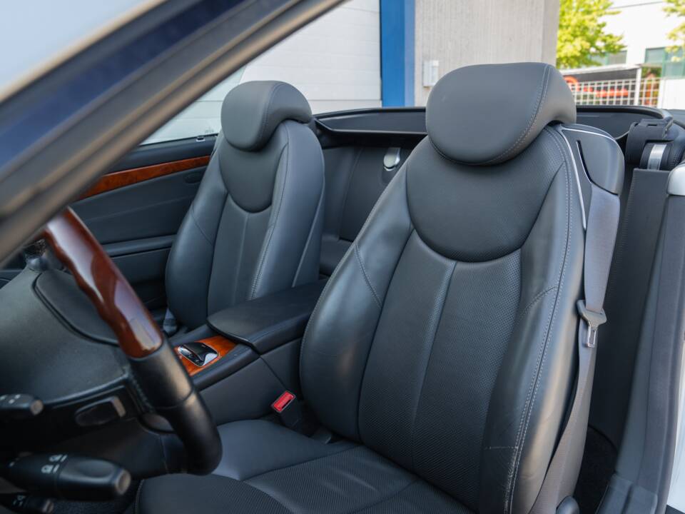 Image 64/86 de Mercedes-Benz SL 500 (2002)