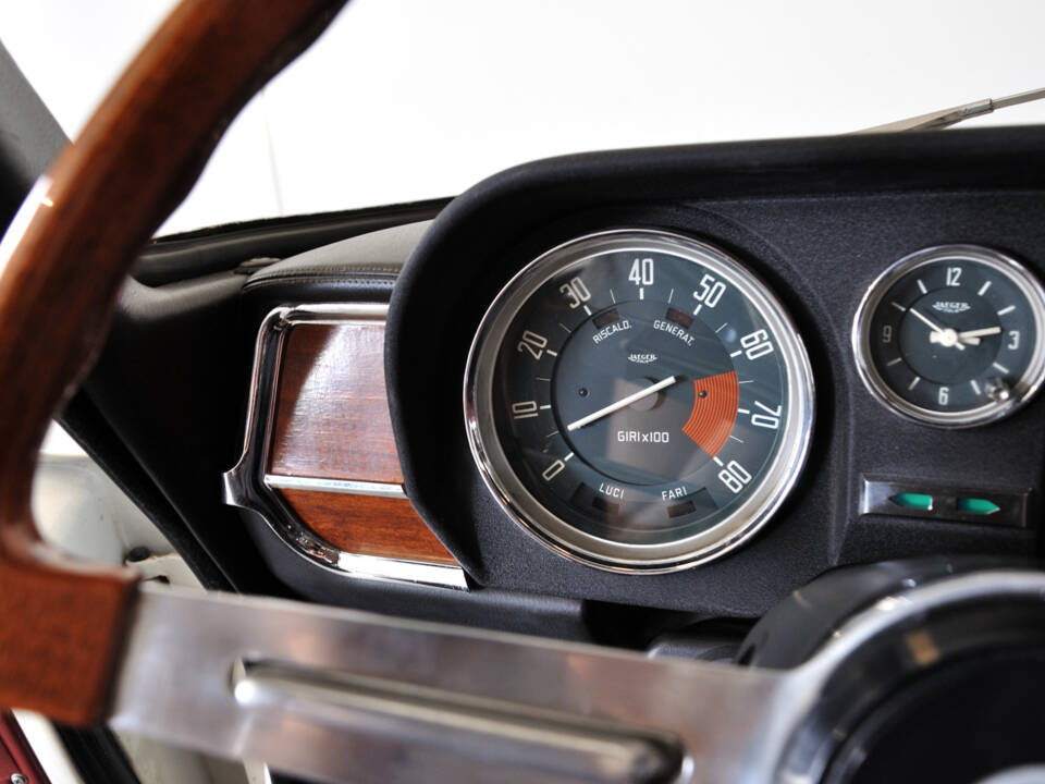 Image 28/63 of Alfa Romeo Giulia 1600 Super Biscione (1969)