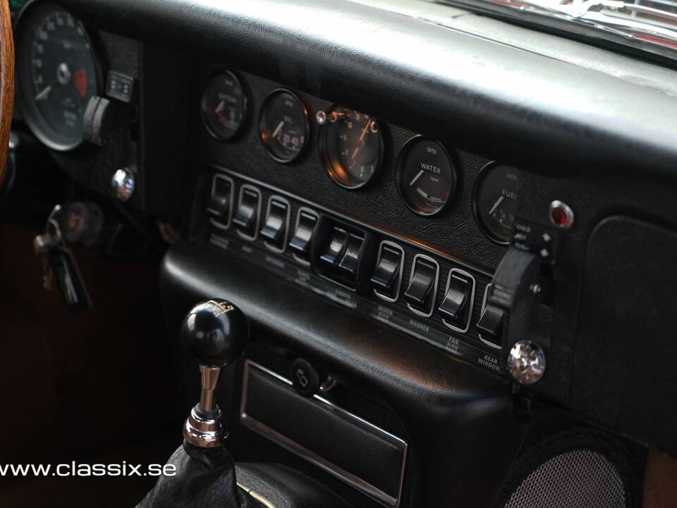 Image 5/17 of Jaguar E-Type (1970)